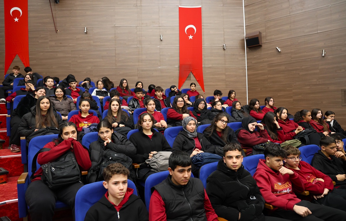 TOROSLAR’DA ÖĞRENCİLERE SİBER SUÇLAR VE DİJİTAL TEHLİKELER ANLATILDI