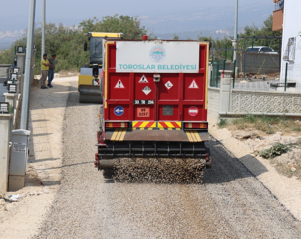 TOROSLAR’DA YOL ATAĞI SÜRÜYOR