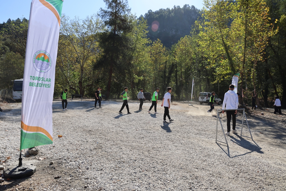 TOROSLAR’DA GENÇLER DOĞADA BULUŞTU
