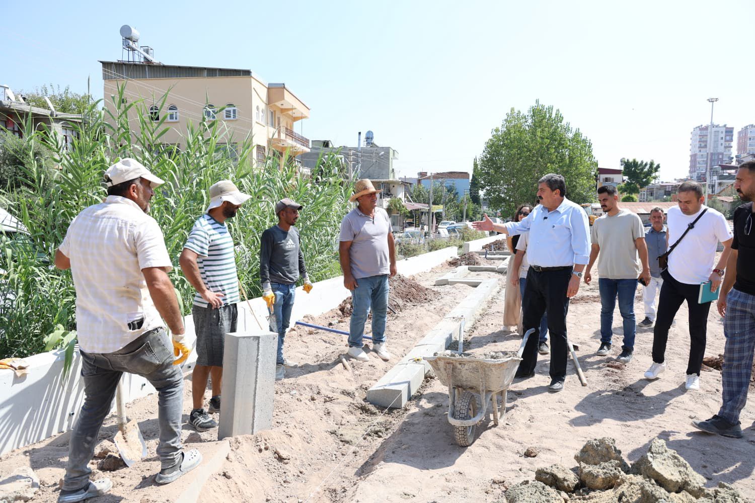 TOROSLAR BELEDİYESİNDEN ÇUKUROVA MAHALLESİ’NE ESTETİK DOKUNUŞ
