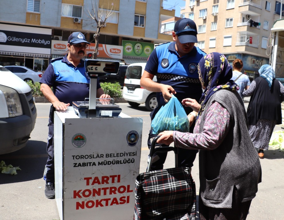 TOROSLAR ZABITASININ SEMT PAZARLARINDA UYGULADIĞI “TARTI KONTROL NOKTASI” TAM NOT ALDI