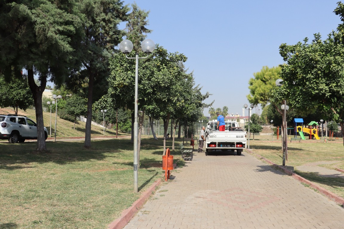 TOROSLAR BELEDİYESİ PARKLARDAKİ AYDINLATMA SİSTEMLERİNİ YENİLİYOR