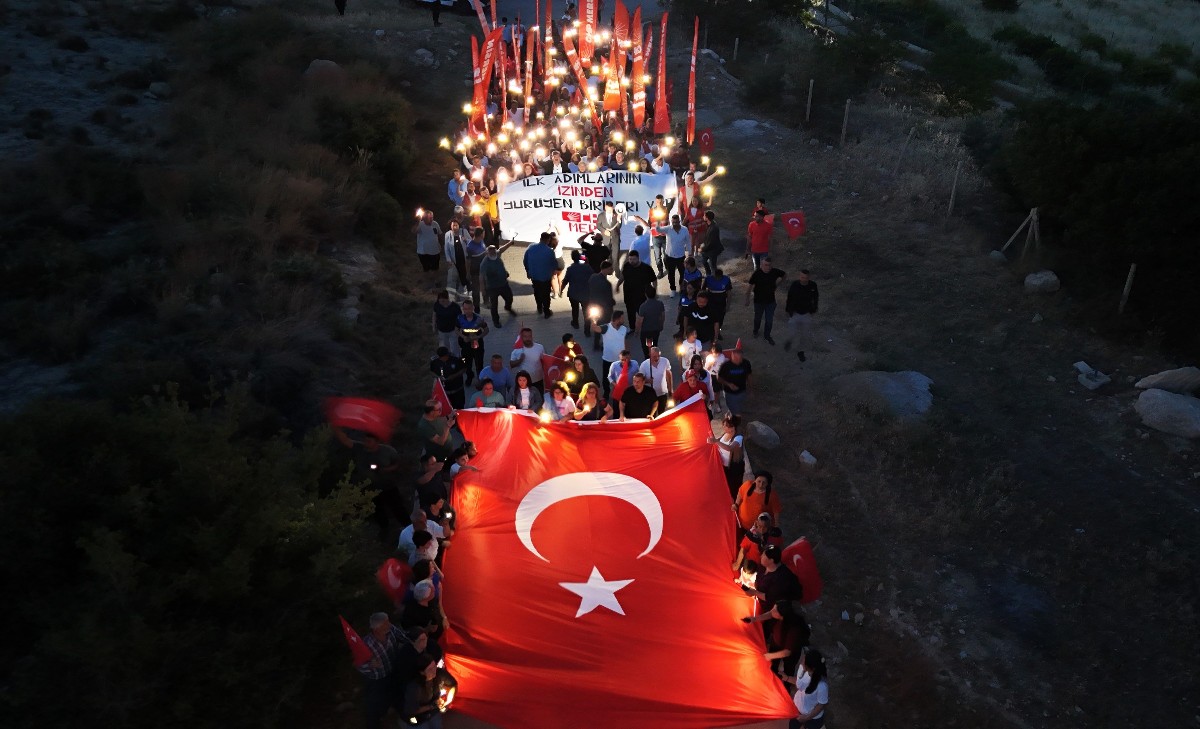 TOROSLAR’DA 19 MAYIS COŞKUSU, MEŞALELERLE YÜRÜDÜLER