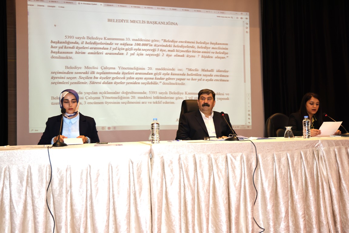 TOROSLAR BELEDİYESİNDE YENİ DÖNEMİN İLK MECLİS TOPLANTISI YAPILDI
