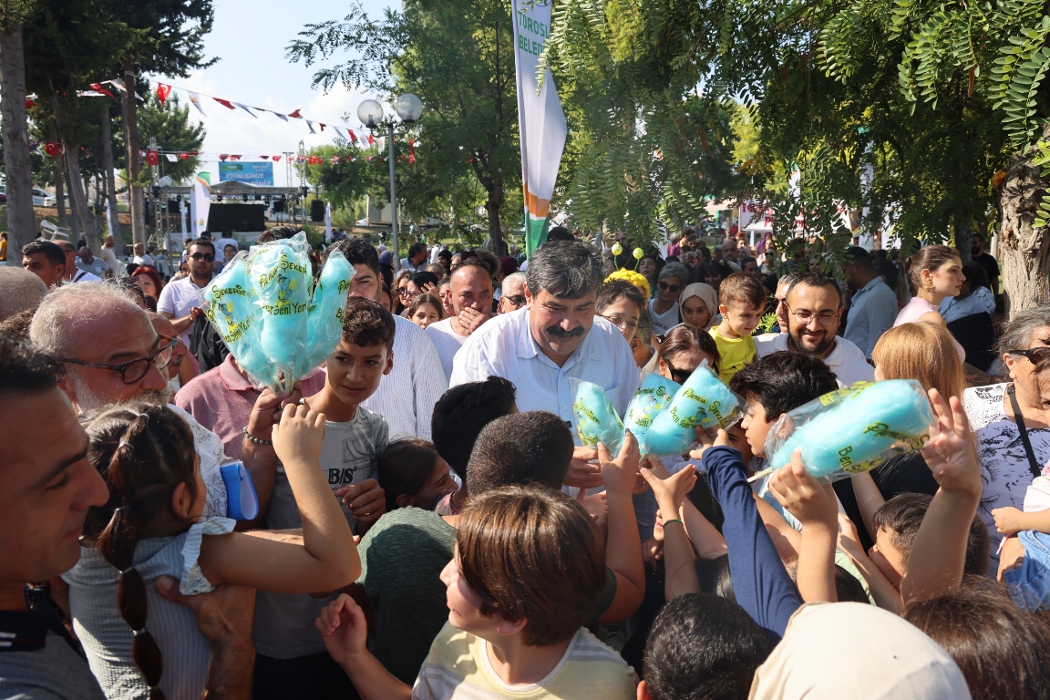 TOROSLAR BELEDİYESİNİN DÜNYA BARIŞ GÜNÜ ETKİNLİĞİ FARKLI RENKLERİ BULUŞTURDU