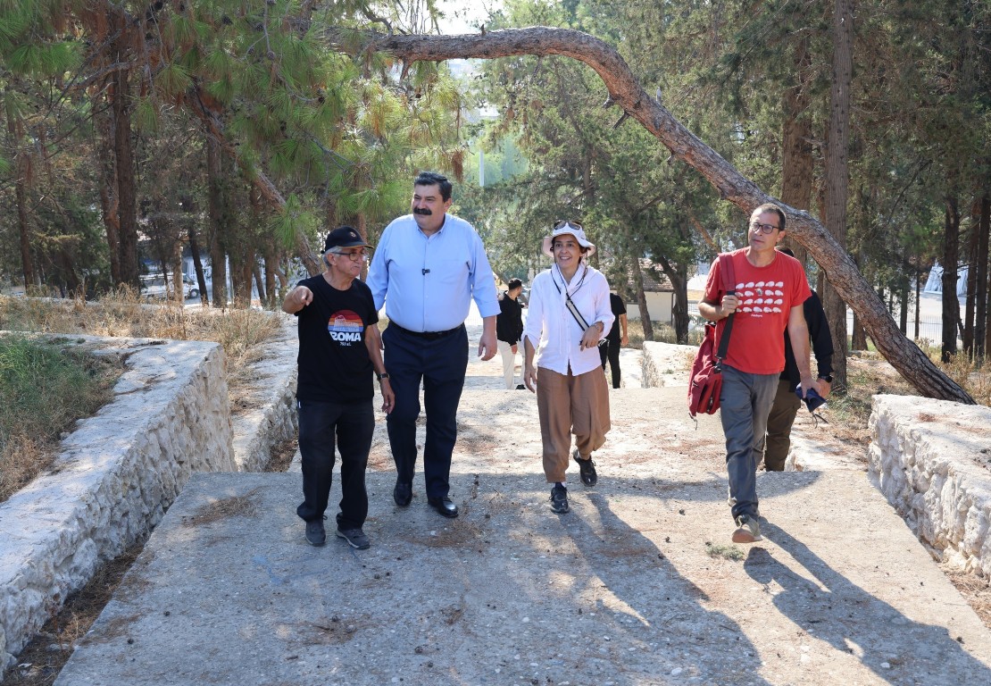 BAŞKAN YILDIZ, 9 BİN YILLIK GEÇMİŞE SAHİP YUMUKTEPE HÖYÜĞÜ’NDE YAPILAN KAZI ÇALIŞMALARINI İNCELEDİ