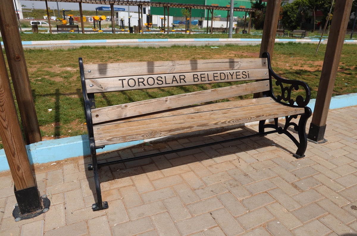 VANDALLAR ÇOCUKLARIN PARKINA ZARAR VERDİ