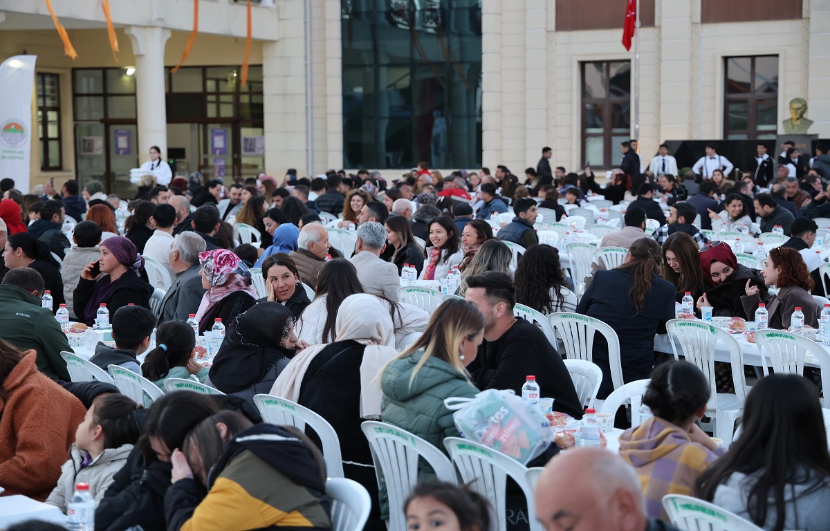 BAŞKAN YILDIZ, ÇALIŞMA ARKADAŞLARIYLA İFTAR SOFRASINDA BULUŞTU