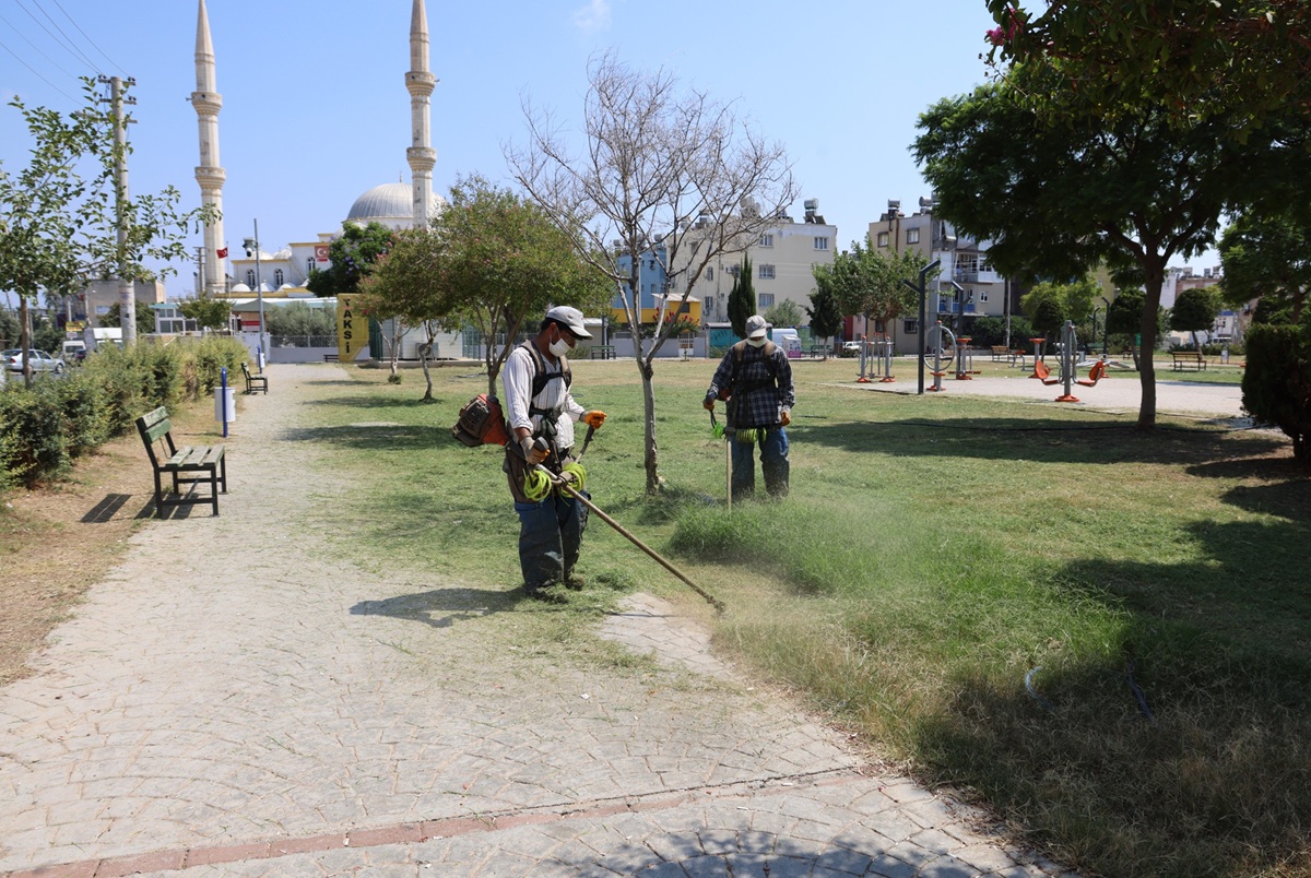 TOROSLAR’IN PARK VE YEŞİL ALANLARINDA BAKIM ÇALIŞMALARI HIZ KESMEDEN DEVAM EDİYOR