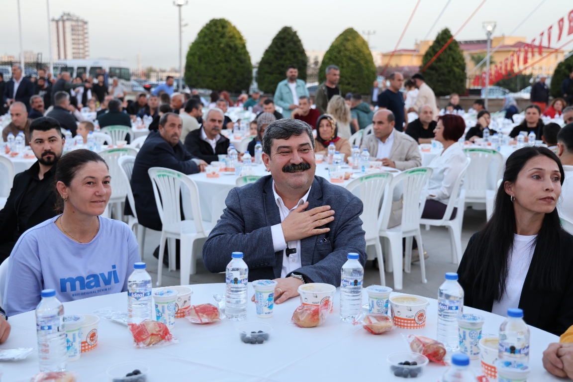 BAŞKAN YILDIZ, ÇALIŞMA ARKADAŞLARI VE MUHTARLARLA BAYRAMLAŞTI