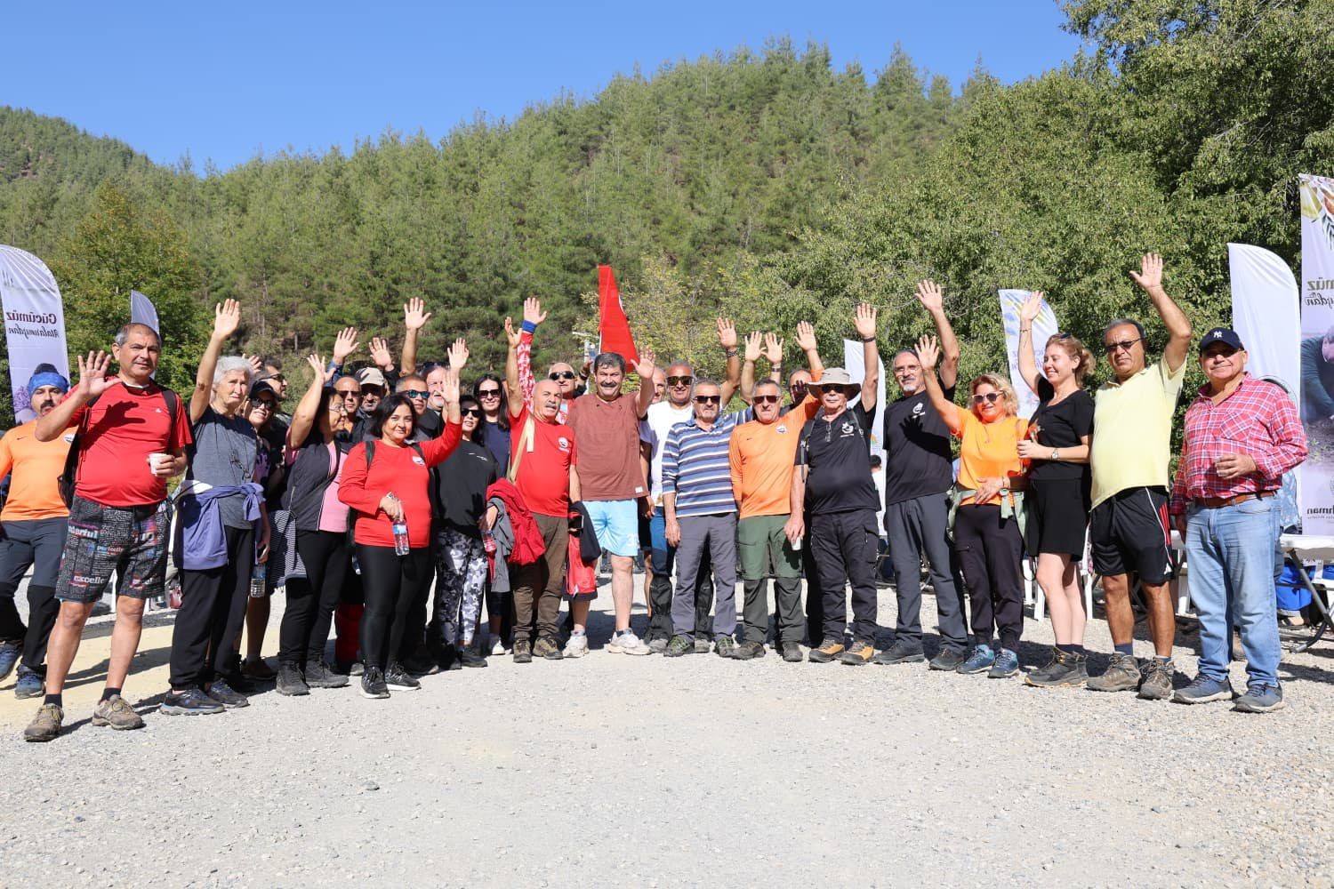 TOROSLAR’DA CUMHURİYET DOĞA YÜRÜYÜŞÜ COŞKUYLA GERÇEKLEŞTİ